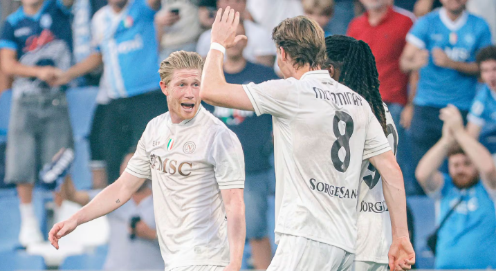 Sassuolo-Napoli 0-2 (McTominay 17′, De Bruyne 57′): buona la prima per il Napoli!