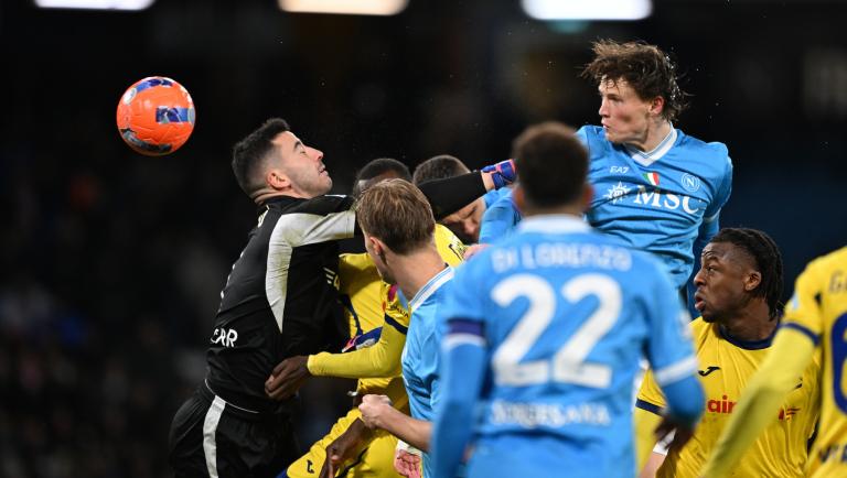 Napoli – Hellas Verona 2-2 (Frese 16′, Gift Orban 27′, McTominay, Di Lorenzo 82′): pari al Maradona.