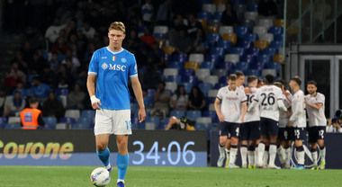 Editoriale: “Il Bologna vince a Napoli, Conte deve rivedere la gestione delle gare”.